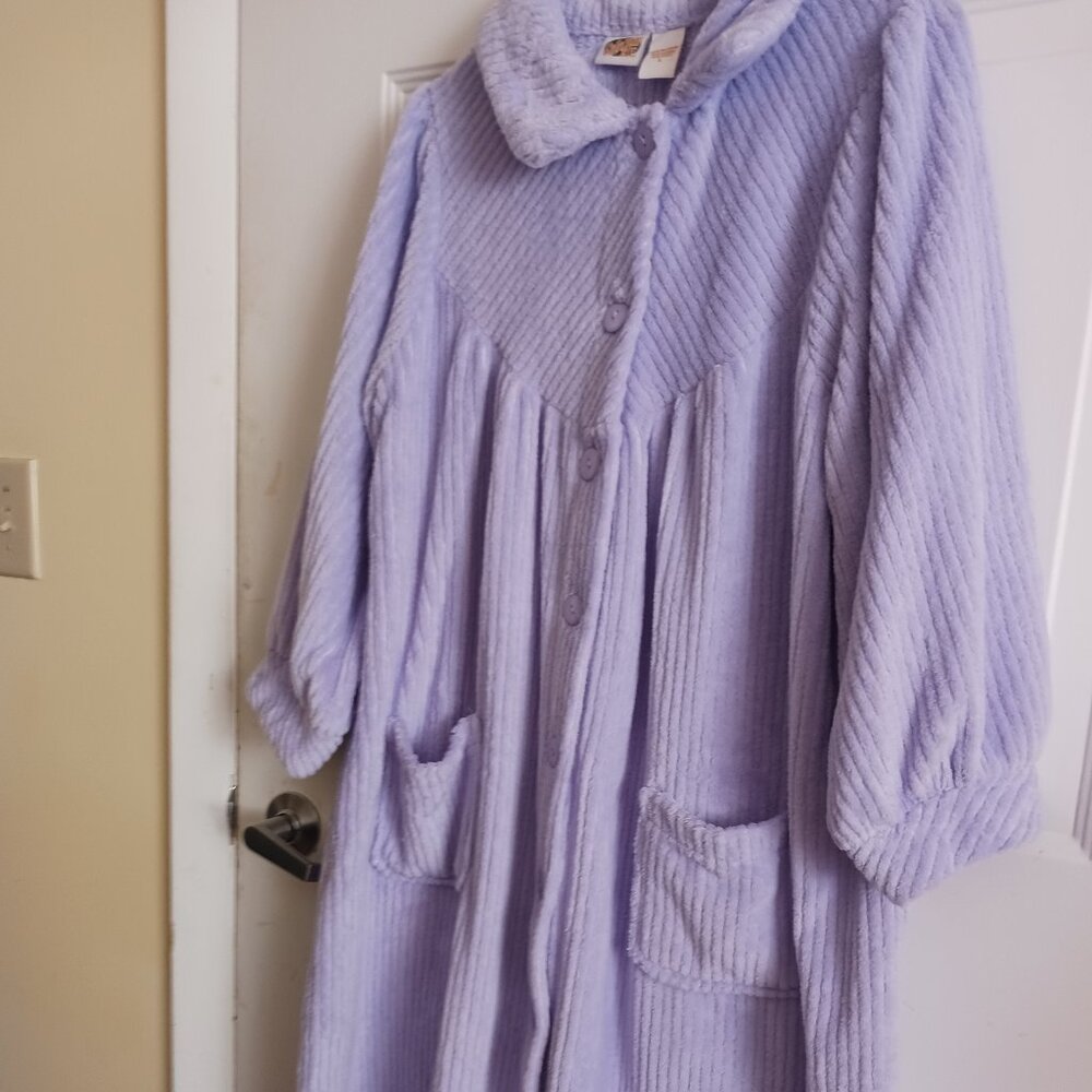 Ladies Size Large Button Down Long Plush Robe